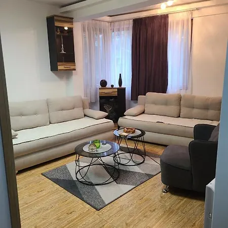 B 8 - Lapcevic U Zgradi Mujen Lux,