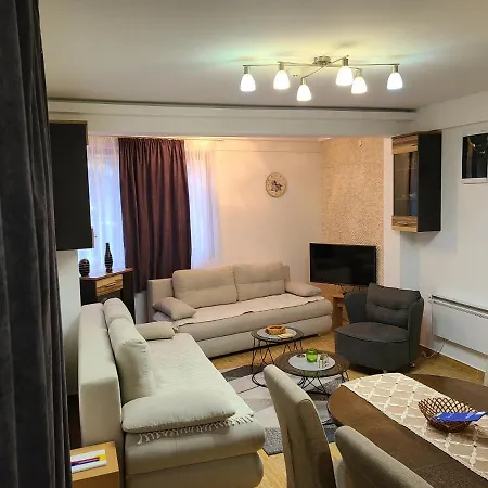 B 8 - Lapcevic U Zgradi Mujen Lux, Kopaonik