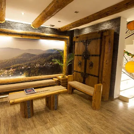 B 8 - Lapcevic U Zgradi Mujen Lux,