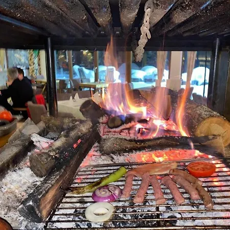 B 8 - Lapcevic U Zgradi Mujen Lux,