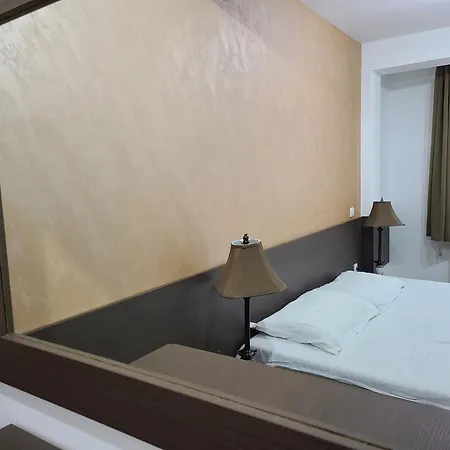 B 8 - Lapcevic U Zgradi Mujen Lux, Apartament