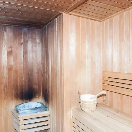 B 8 - Lapcevic U Zgradi Mujen Lux, アパート *