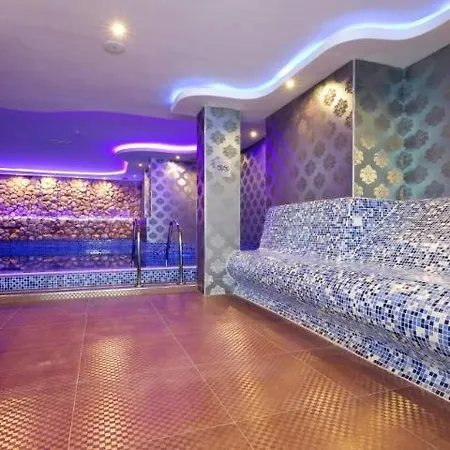 B 8 - Lapcevic U Zgradi Mujen Lux, アパート *