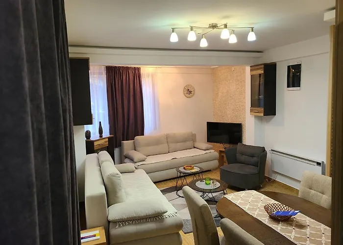 B 8 - Lapcevic U Zgradi Mujen Lux, קופאוניק