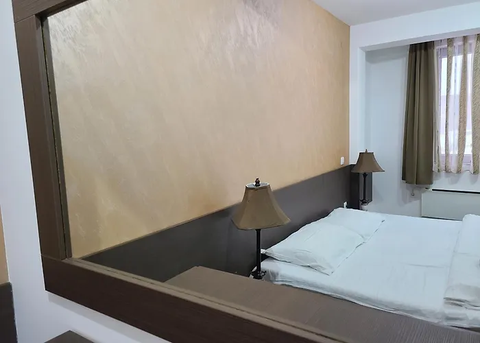 B 8 - Lapcevic U Zgradi Mujen Lux, דירה